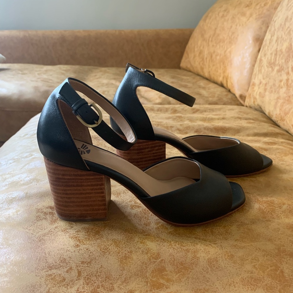 Fortress of Inca Mila sandals in black